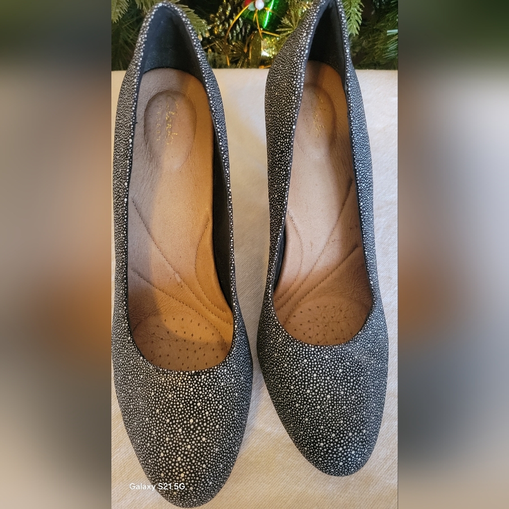 Women's Sparkle Round-Toe Pumps - Black Silver Glitter - Picture 4 of 5